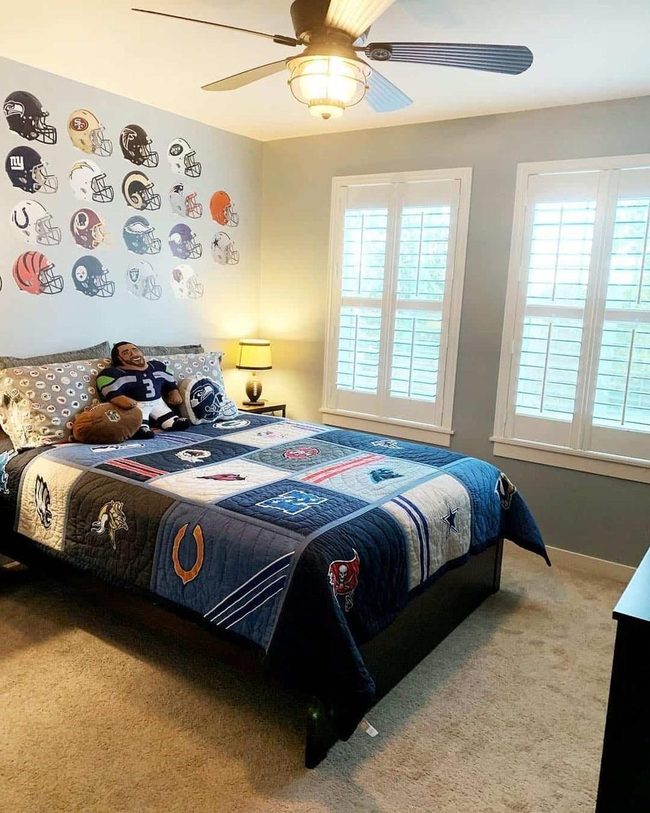 Oversized Helmet Decals Dominate Black Bed