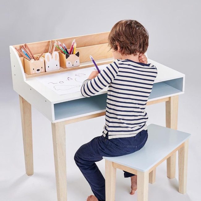 Spacious Desk, Organized Creative Flow