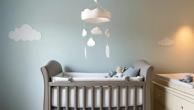 Understated Breathable Baby Crib