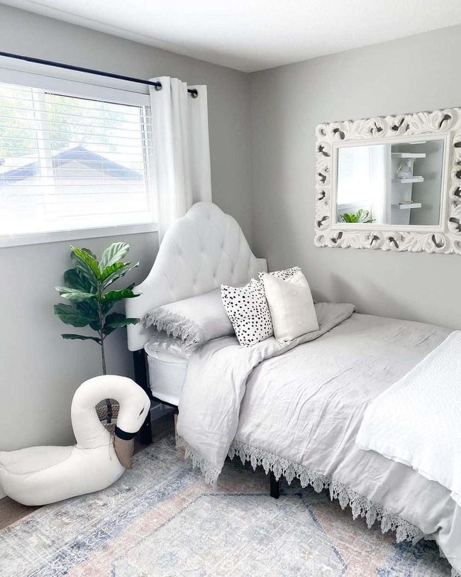 Gray Lace Bed Statement