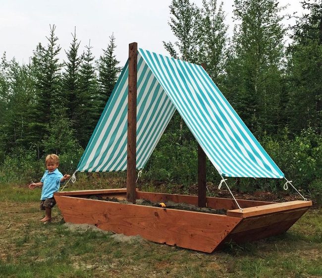 Sandbox Ship With Billowing Sail