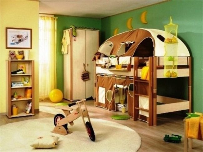 Green Walls, Yellow Light, Wooden Dreams