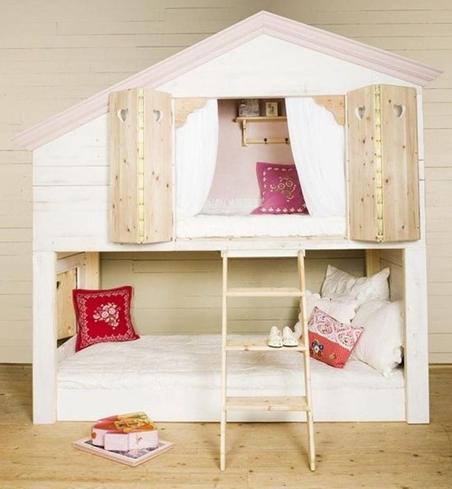 Wooden Heart-Door Bunk Houses