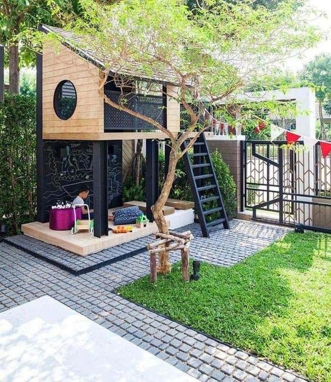 Black Wall Chalk Stage