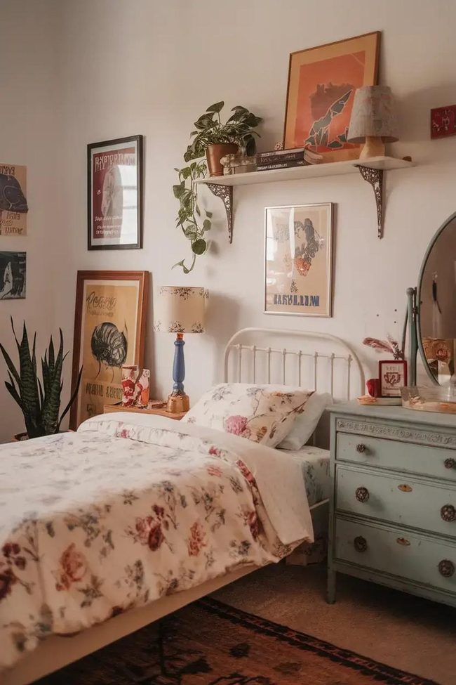 Vintage Florals Lace Bedroom