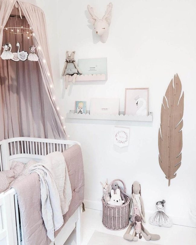 Pink Walls, Eclectic Art