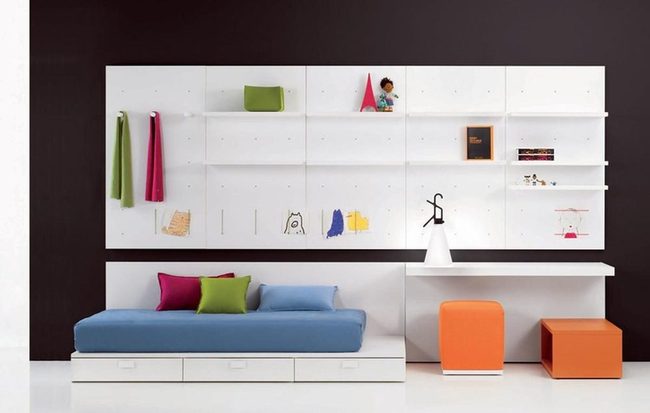 Dark Walls, Bright Storage