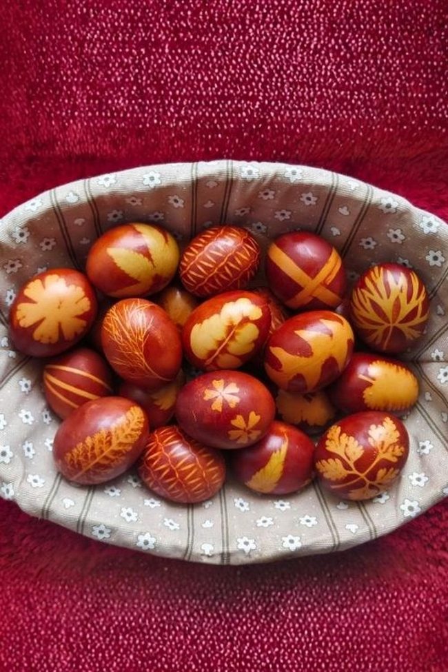 Onion-Dyed Eggs With Leaf Prints