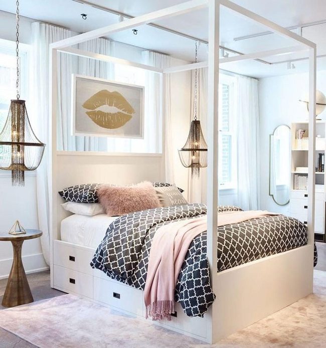 Bold Bed Organizes Teen Bedroom