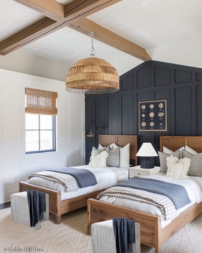 Dual Beds, Earthy Tones