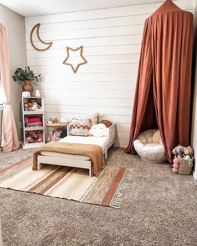 Rust Red Canopy Corner Retreat