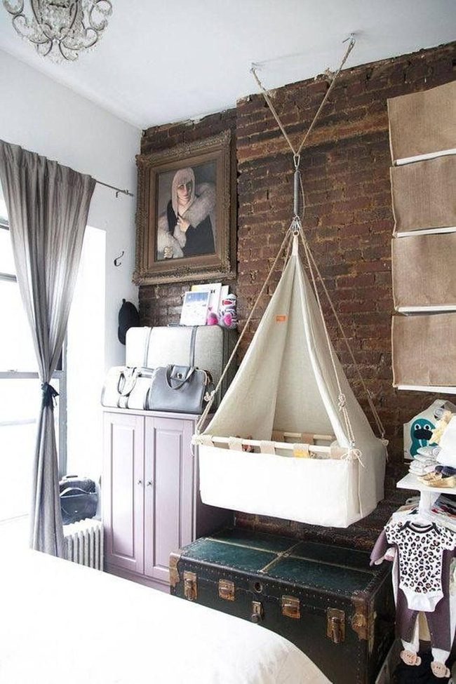 Brick Walls Cream Cradle Green Trunk