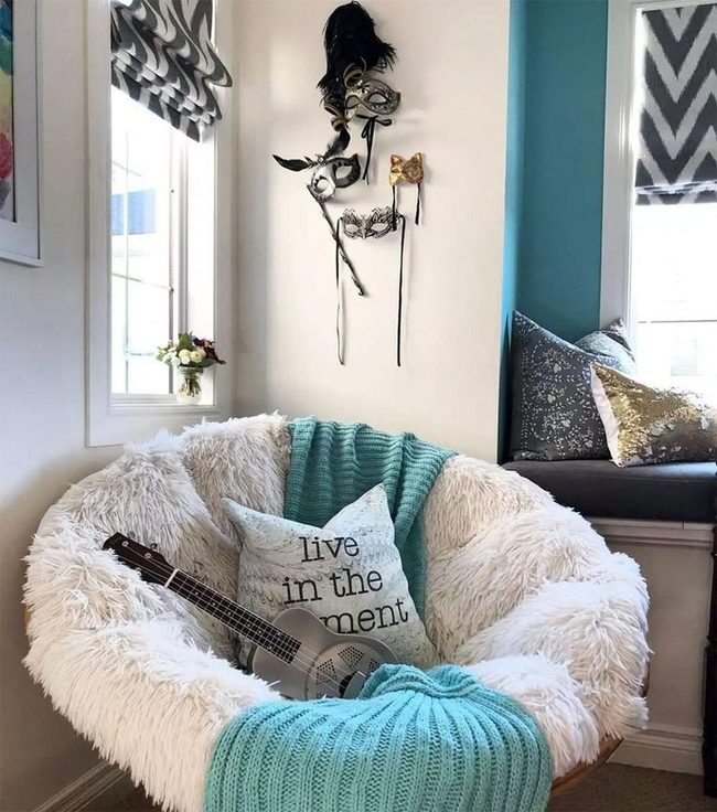 Bowl Chair With Rattan Base