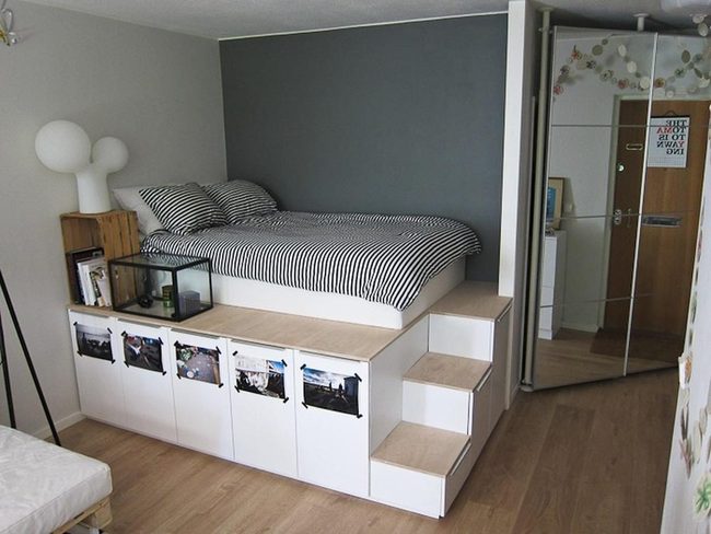 Black Stripes Meet Gray Panels