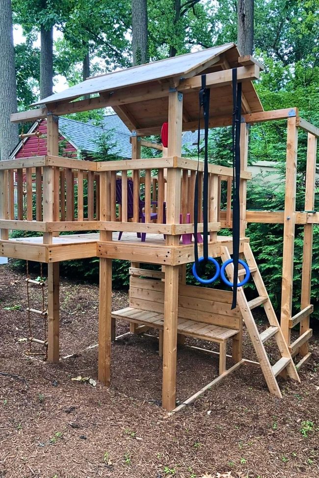 Vertical Pallet Playhouse With Rope