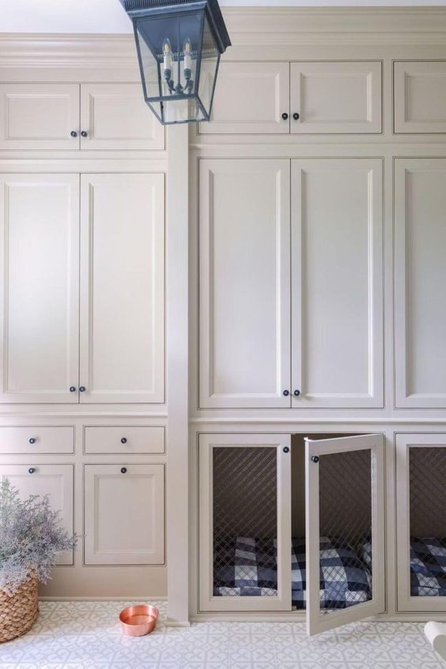 Cream Cabinets, Black Hardware Contrast