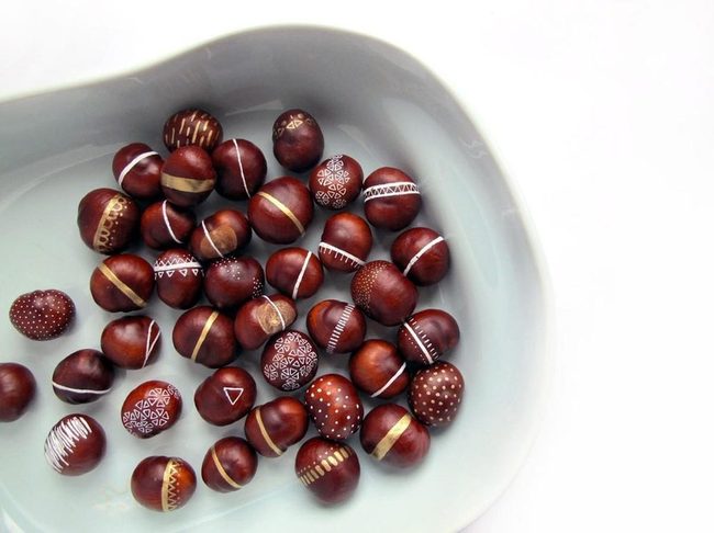 Glossy Chestnuts, Golden Patterns