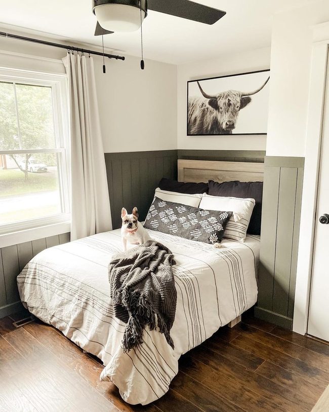 Striped Bed, Natural Wood Anchor
