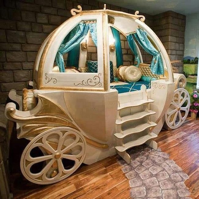 Turquoise Carriage Bed Fantasy