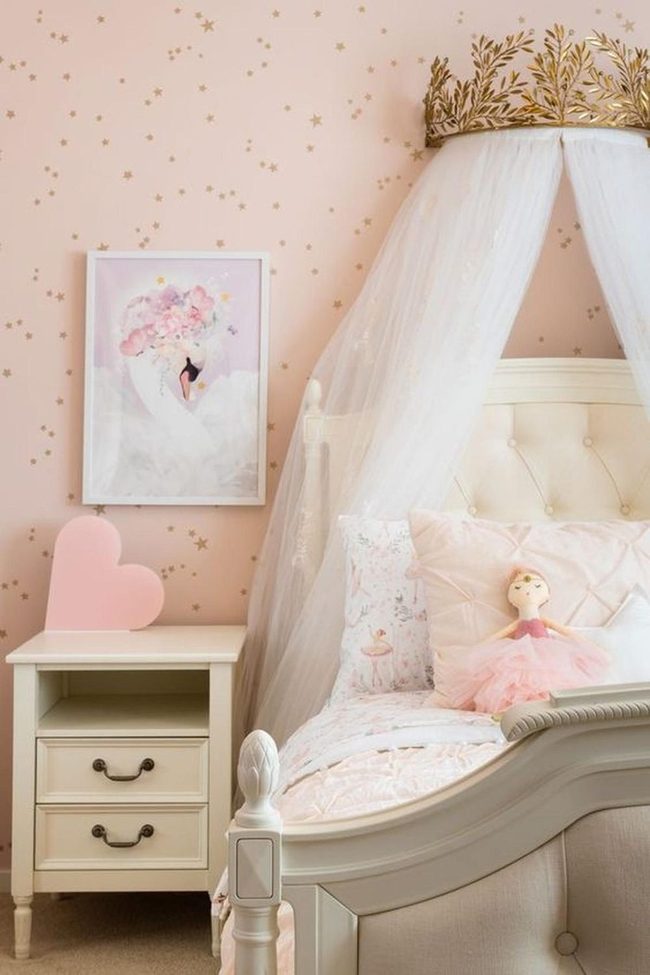 Pink Walls, Golden Stars, Royalty