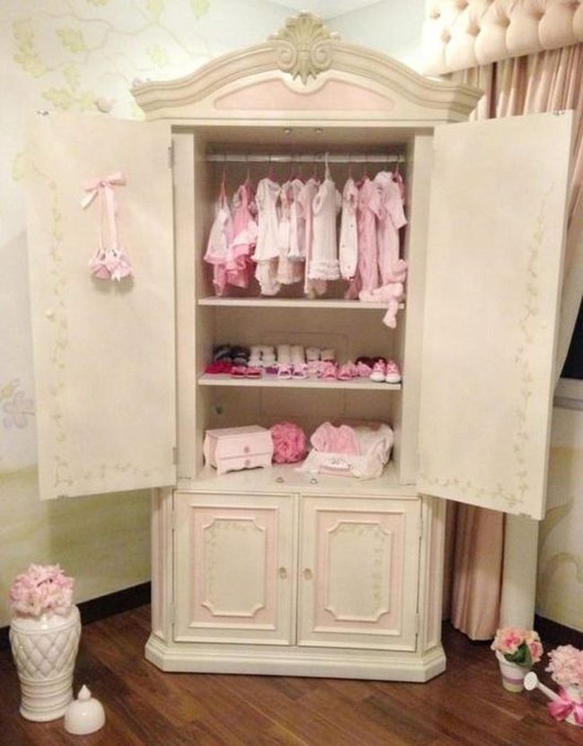 Pink Wood Closet For Little Ones