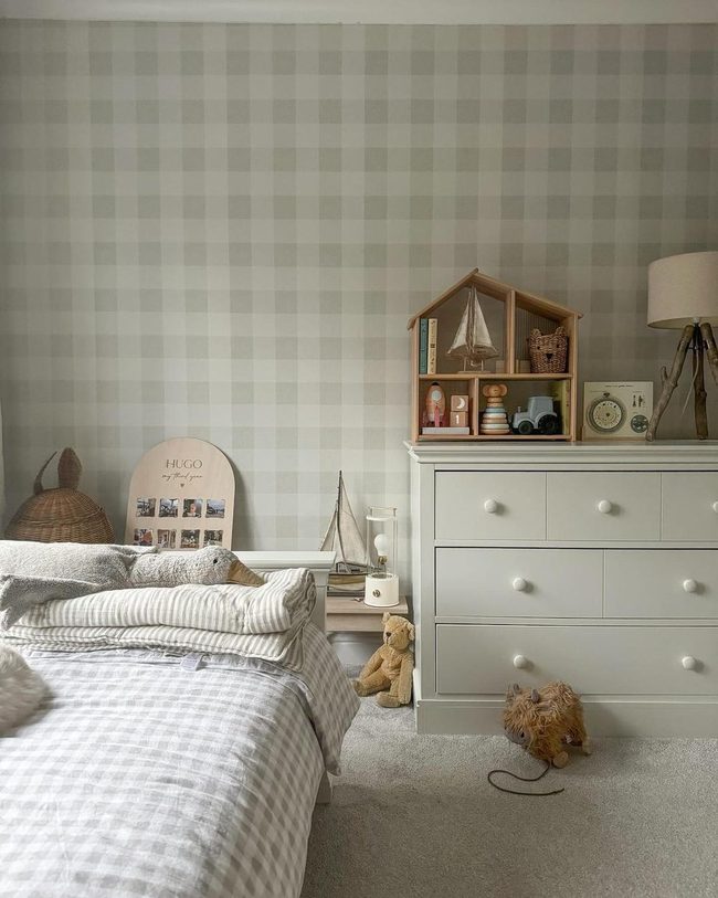 Pale Minimalism With Contemporary Edge
