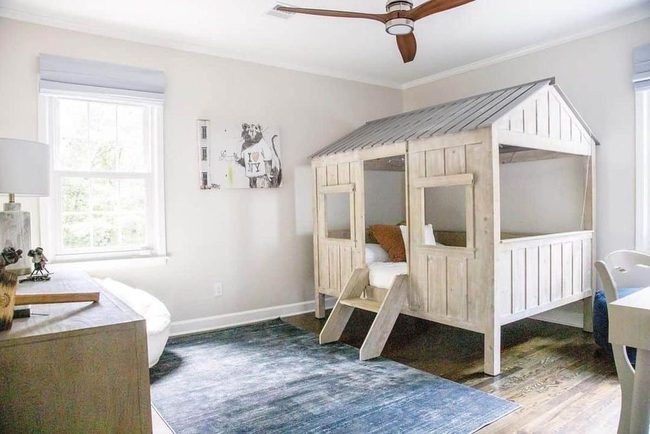 Gray Walls, Natural Wood Light