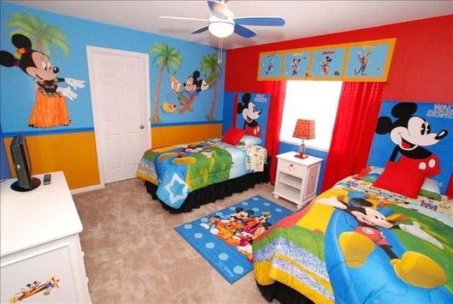 Mickey'S Red And Yellow Dream Room