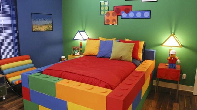 Red Bed, Brick Bedroom