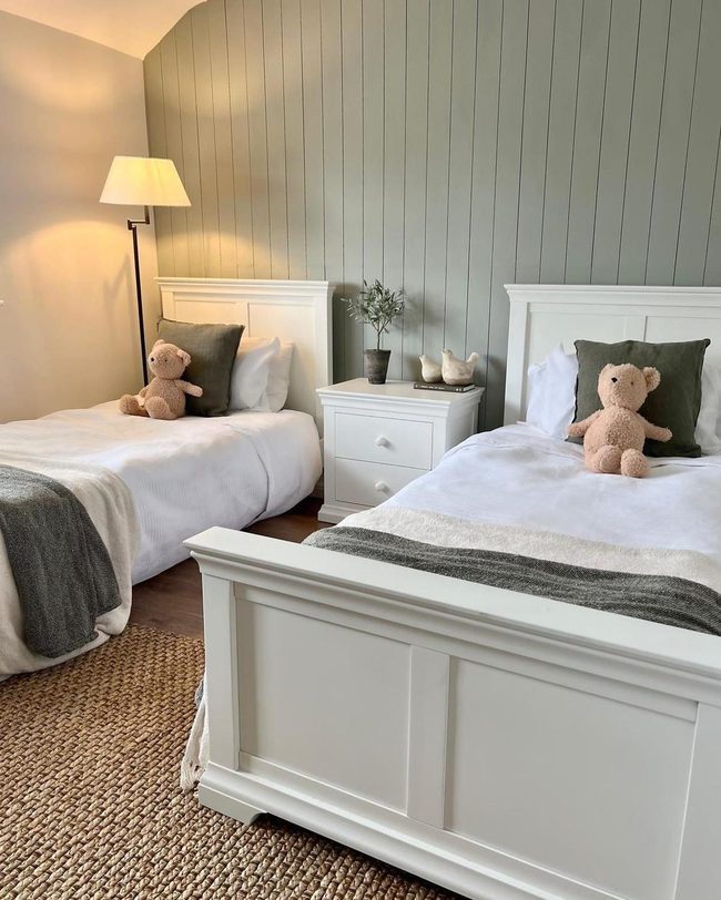Neutral Linen Retreat Space