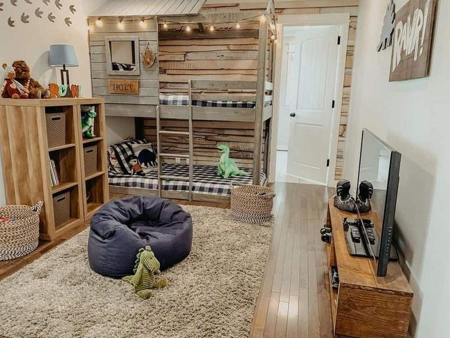 Tree House Bedroom In Wood And Navy