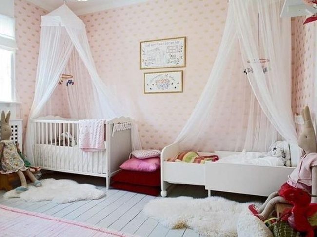 Pink Hearts Twin Canopy Room