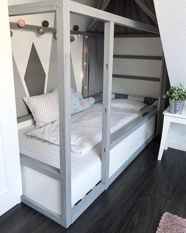 Gray House Bed With Geometric Walls