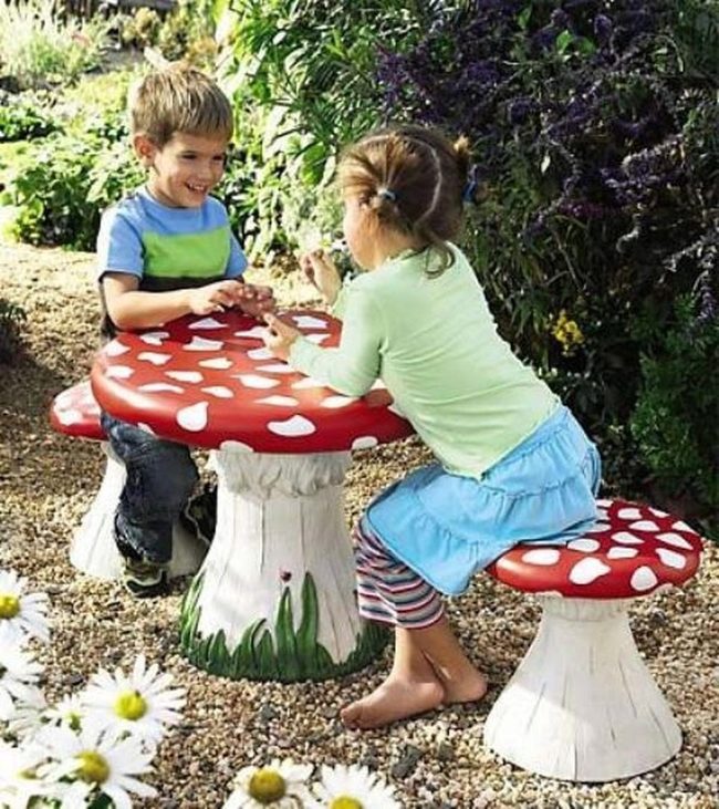 Red-Spotted Mushroom Garden Table