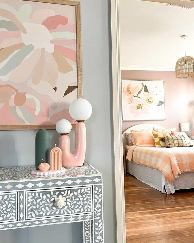 Pink Lamp, White Console Glow