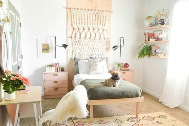 Green Bedroom With Pink Details