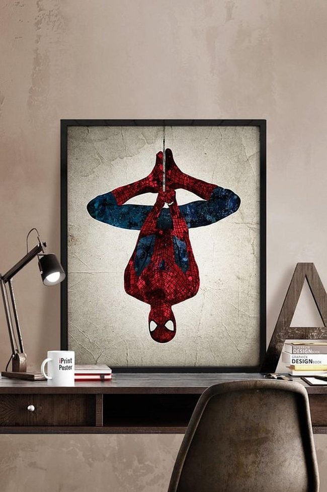 Spider-Man Corner Dark Wood Focus