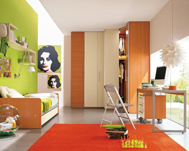 Emerald Walls With Orange Accent Rugs