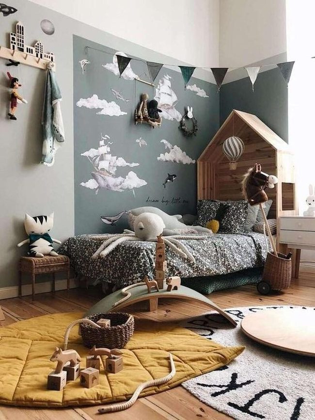 Green Walls, Wooden Dreams