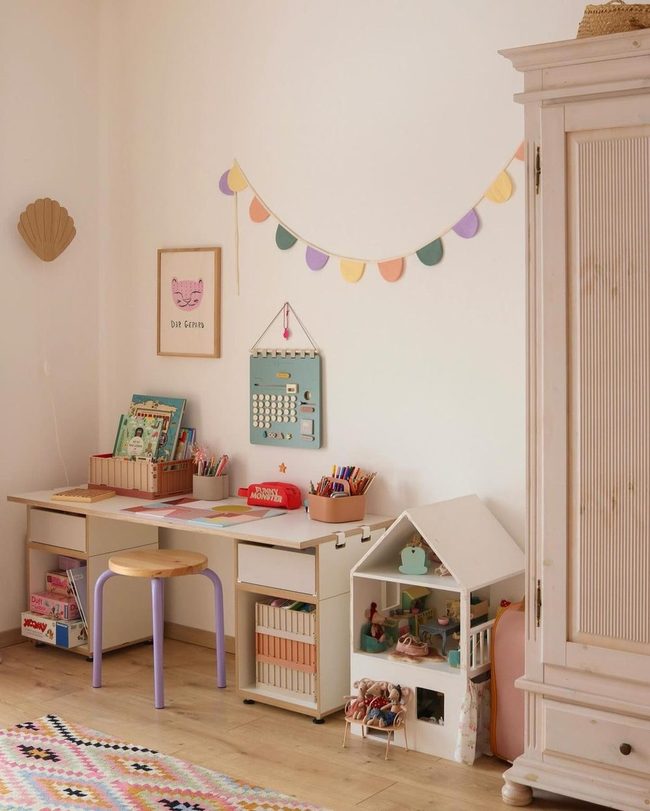 Colorful Walls, Creative Kids