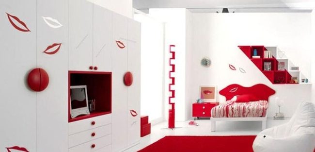 Lip-Shaped Red Bedroom Statement