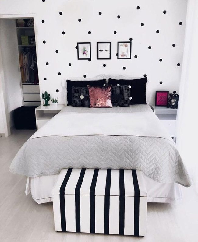 Monochrome Elegance With Pink Accents