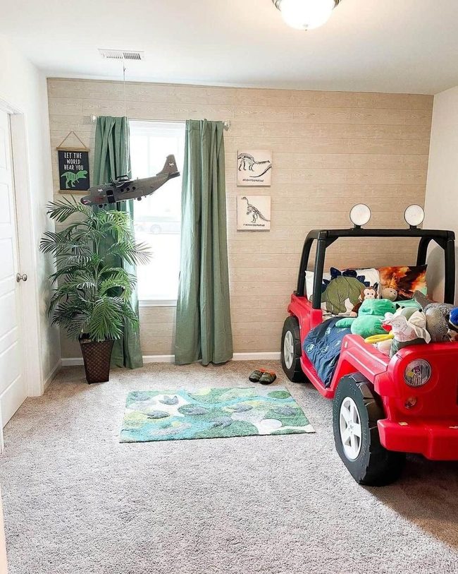 Red Jeep Bed, Black Accents
