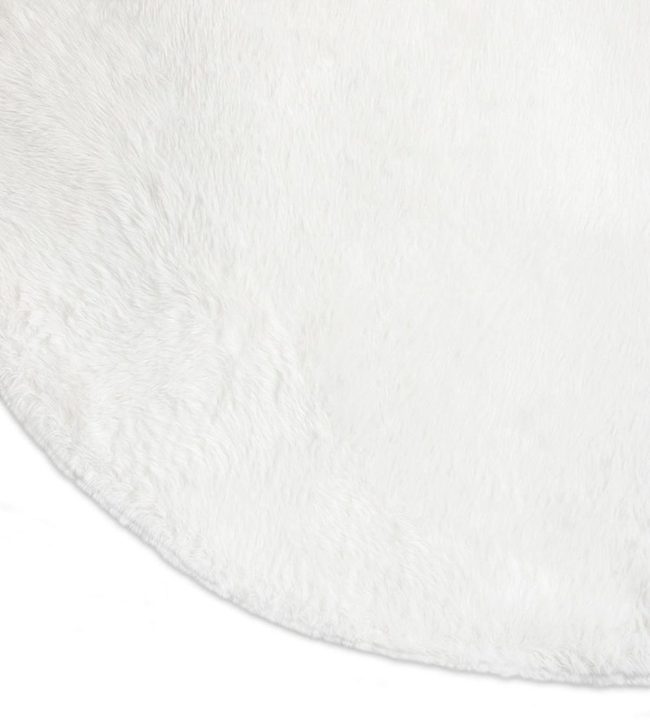 Circular White Plush Underfoot
