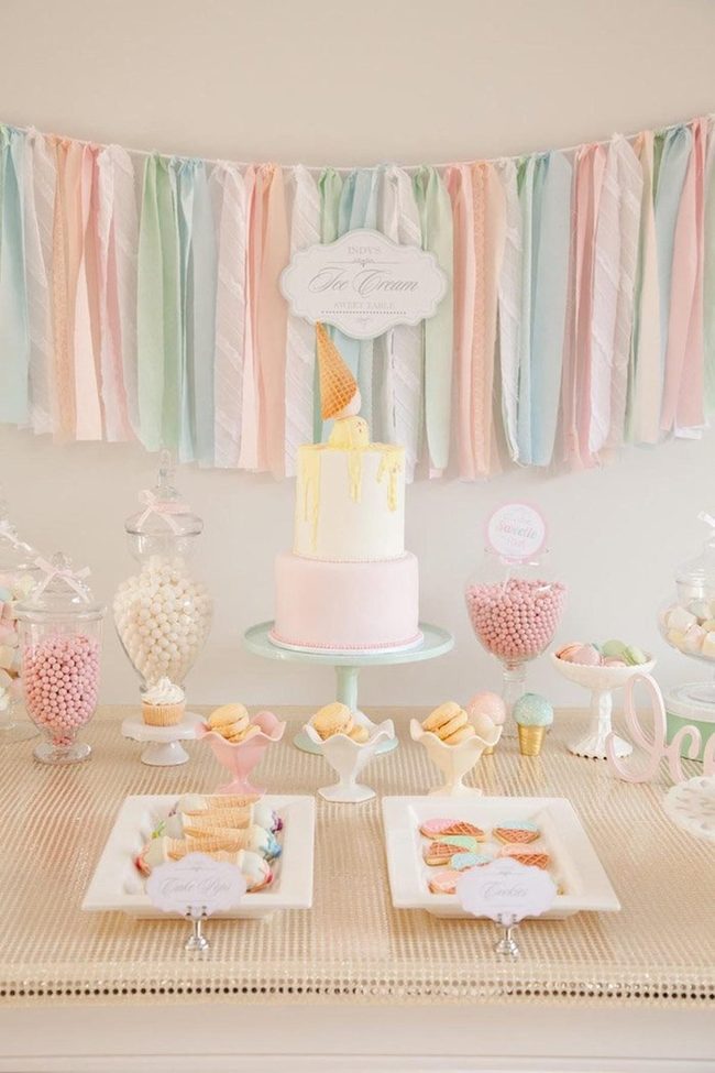 Cascading Frosting Green Stand