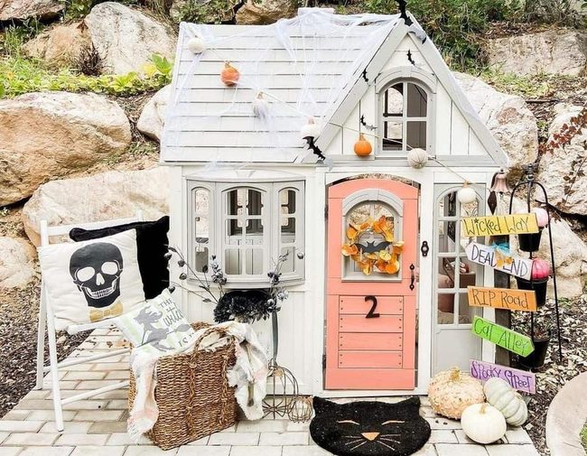 Orange Pumpkin Garlands, Spooky Black Cats