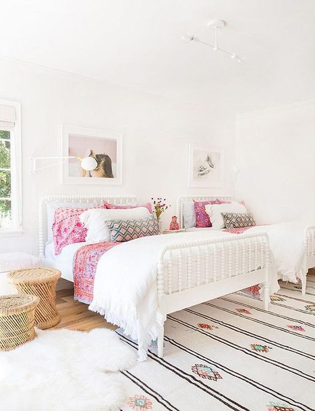 Sunlit Twin Beds Pink Accents