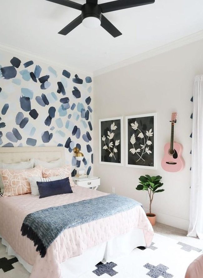Blue Strokes And Pink Guitar
