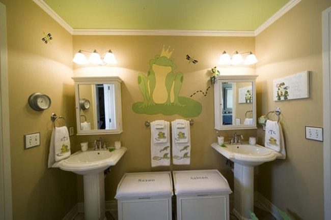 Green Ceiling Frog Paradise