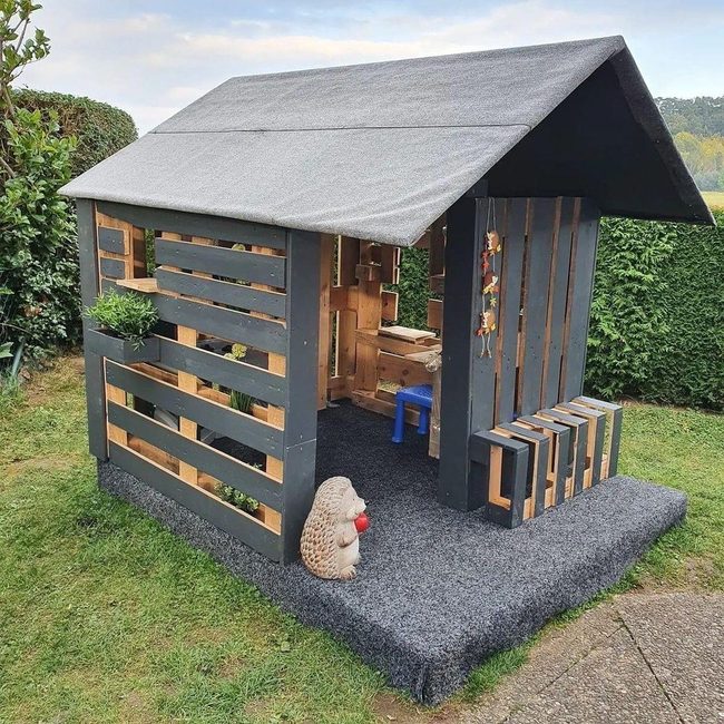 Green Turf Backyard Cubby